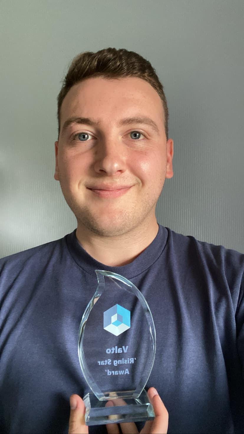 valto employee with trophy