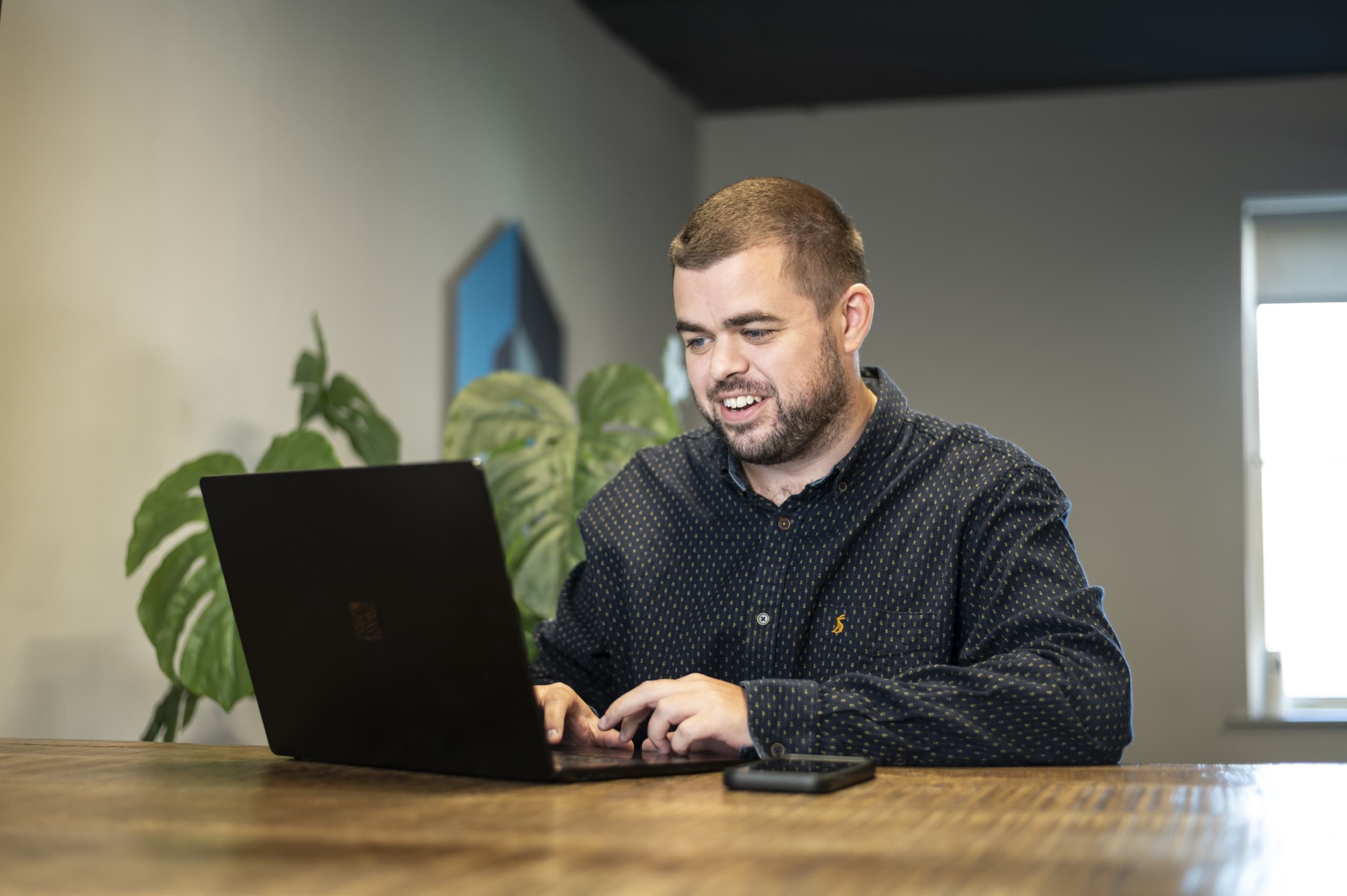 SharePoint Intranet Expert at laptop
